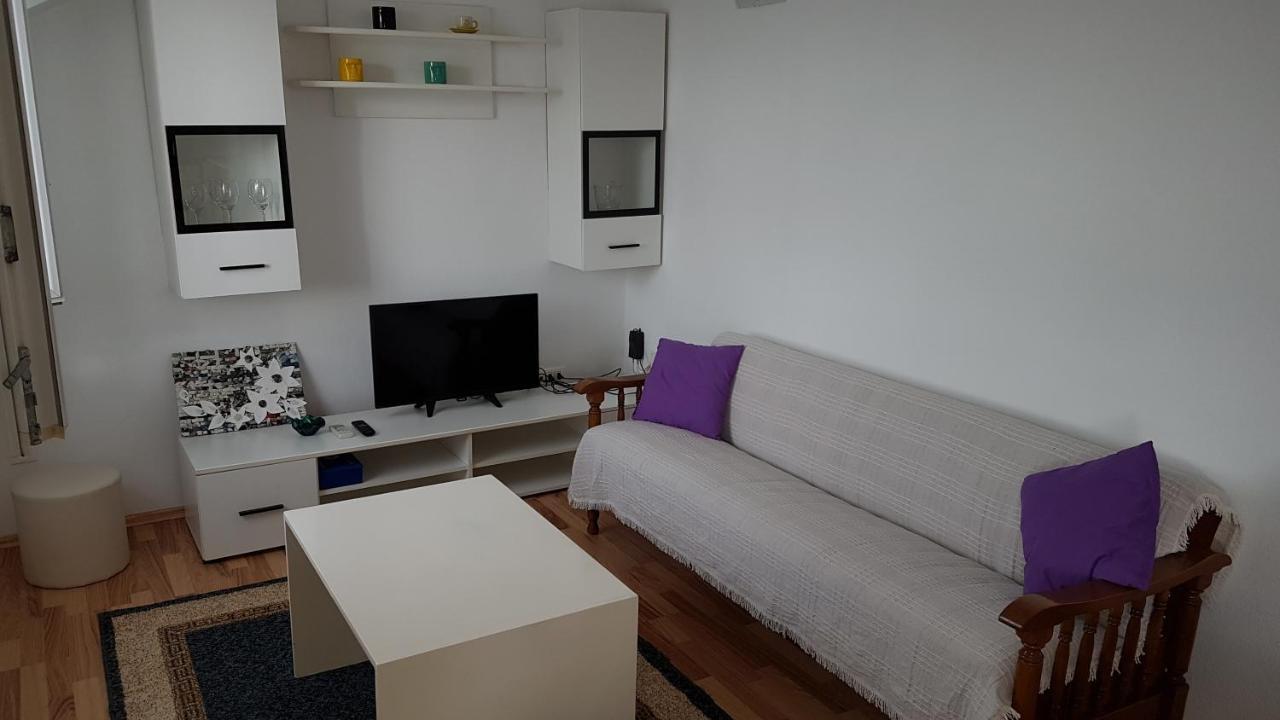 Appartement Apartman Vojaline à Milna  Extérieur photo