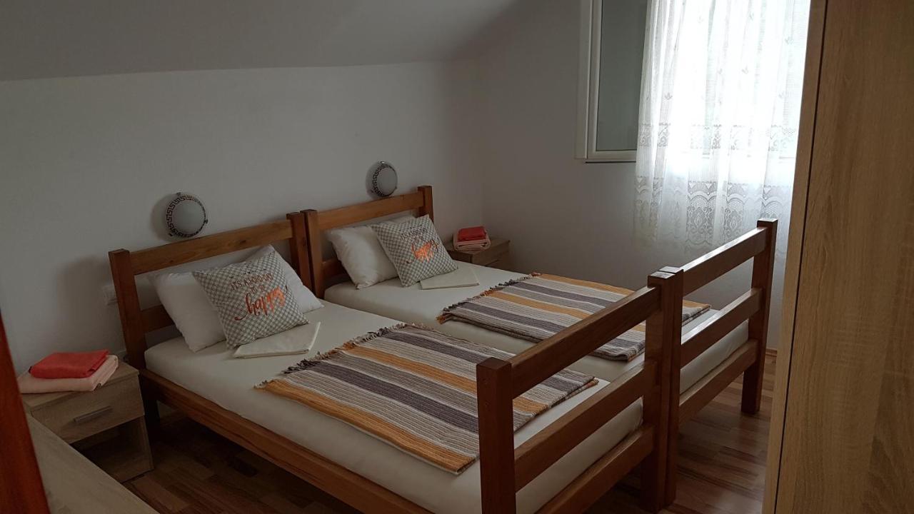 Appartement Apartman Vojaline à Milna  Extérieur photo