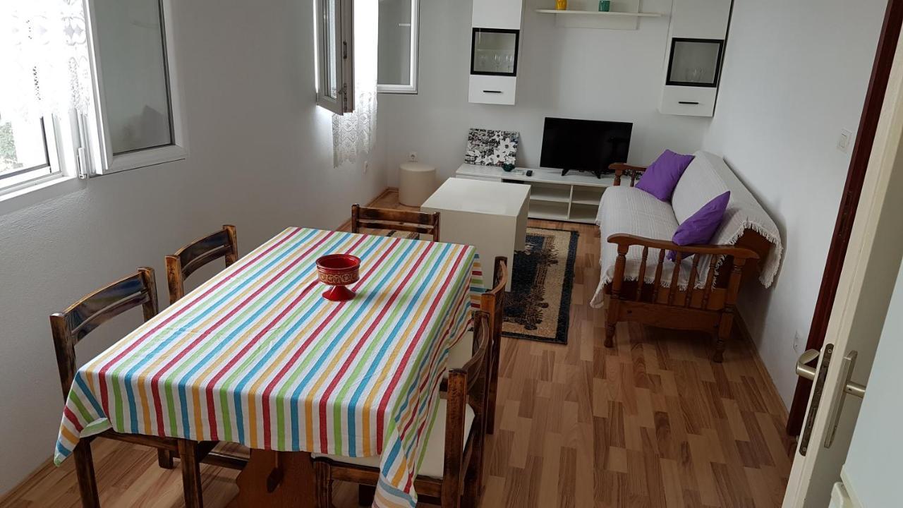 Appartement Apartman Vojaline à Milna  Extérieur photo