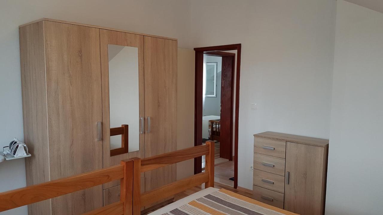 Appartement Apartman Vojaline à Milna  Extérieur photo